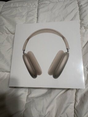 Apple AirPods Max in Beige/Sand